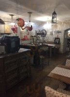 The Rose Garden À l'intérieur