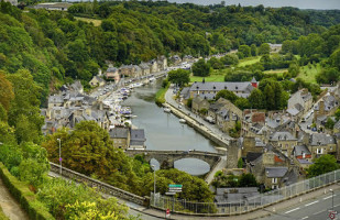 Campanile Dinan-taden outside