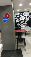 Domino'pizza outside