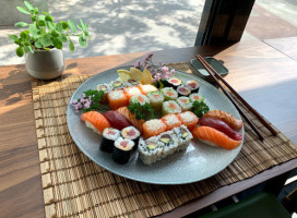 L'escale Sushi food