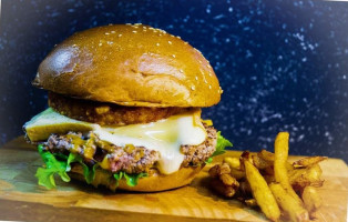 Le Burger Fou Le Lavandou food