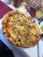 SARL PIZZA CAPRI food