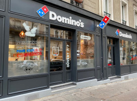 Domino's Pizza outside