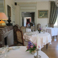 Hostellerie Du Château Des Monthairons food