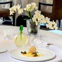 Villa René Lalique food