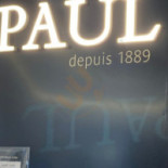 Paul À l'intérieur