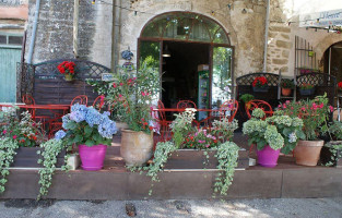 la table de sylvie outside