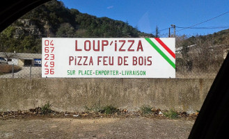 Loup'izza outside