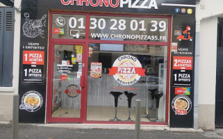 Chrono Pizza outside