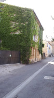 Au Cochon Qui Tete outside