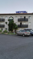 Hôtel Les Genêts outside