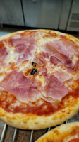 Le Moulin A Pizza De Bloye food