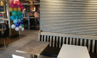 Mcdonald's Bourgueil inside