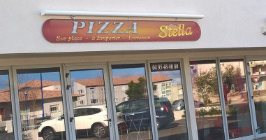 Pizza Stella outside