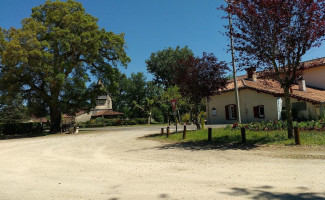 L’auberge Du Chêne Pascal Belhade outside