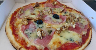 Jenny Pizz food