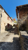 L' Auberge Du Château De Biron outside