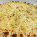 Pizz'art Mona Lisa Pizzeria à Bons En Chablais food