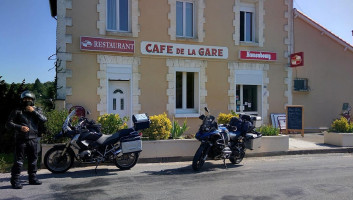 Cafe De La Gare outside