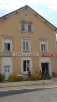 Cafe De La Gare outside