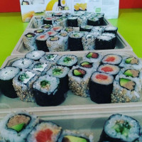 Le Sushi Volant food