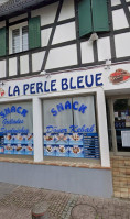 La Perle Bleue outside