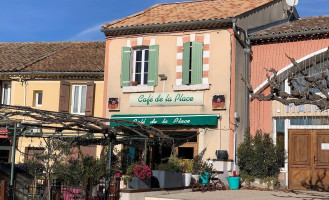 Café De La Place outside