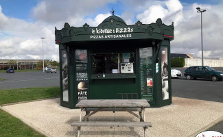 Le Kiosque à Pizzas outside