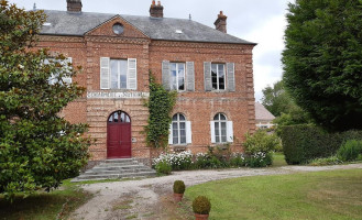 Hotel Restaurant Traiteur le Bernay outside