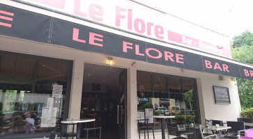 Le Flore Ferme outside