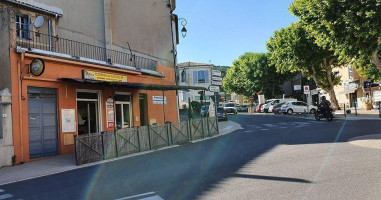 Pizzeria Du Castellar outside