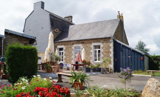 Auberge Des Tisserands outside