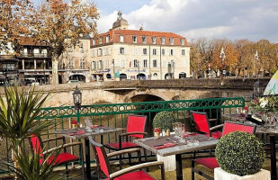 Le Pont d'Or outside