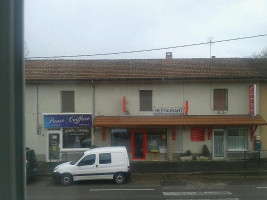 Café De La Place Chez Cathy outside