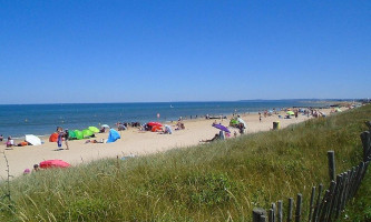 Camping Les Salines outside