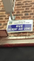 Le Lion D'or outside