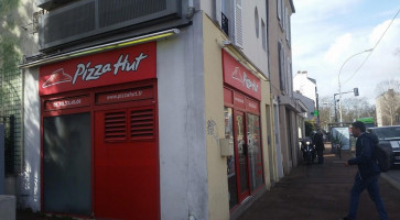 Pizza Hut outside