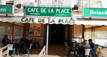 Cafe De La Place outside