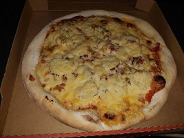 Pizza Fresca food