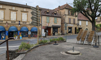 Auberge De La Place outside