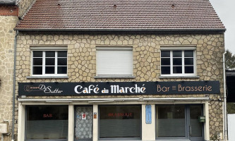 Café Du Marché outside