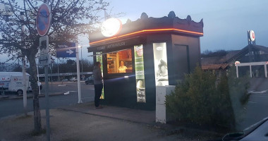 Le Kiosque A Pizza outside