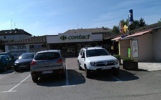 Carrefour Contact outside