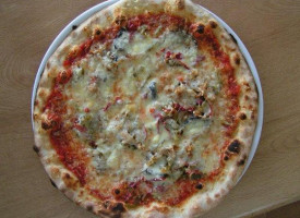 Pizza Pisto food