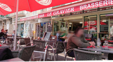 Le Gravier outside