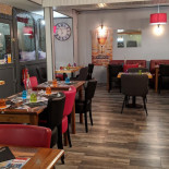 Les Filles D'à Côté inside