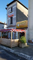 La Friterie Occitane outside