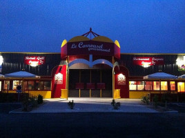 Le Carrousel Gourmand outside