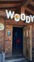 Cafe Woody outside