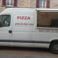 Pizza Pres De Chez Vous outside